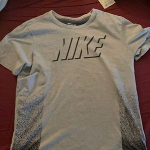 Grey Nike XL Athletic Cut T-Shirt